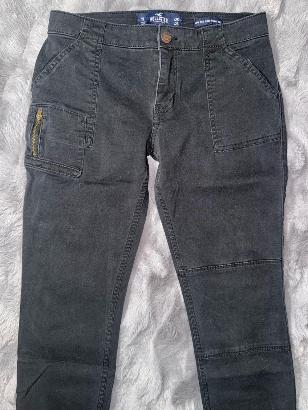 Hollister Black Low Rise Super Skinny Crop Cargo Jeans with Zip Pocket